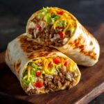 Gegrillte Cheeseburger Burritos mit Reis und Käse
