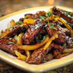 Karamellisiertes Rindfleisch mit Zwiebeln und Sojasauce