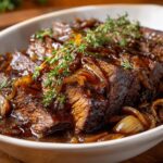 Zartes Rinderbruststück in aromatischer Balsamico-Zwiebel-Sauce