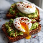 Avocado-Toast mit Ei