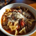 Scharfe Lasagna-Suppe mit italienischer Wurst