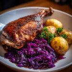 Weihnachtsgans mit Rotkohl und Klößen