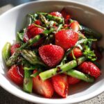 erdbeer spargel salat